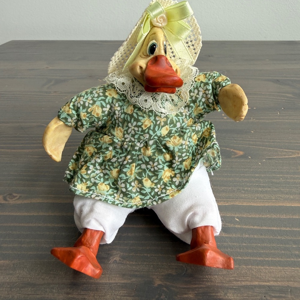 Vintage Kathleen Kelly for RUSS
shelf sitter duck 🌼